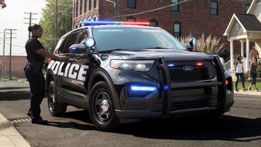 Bestuurder krijgt boetes omdat zijn elektrische auto te luid is