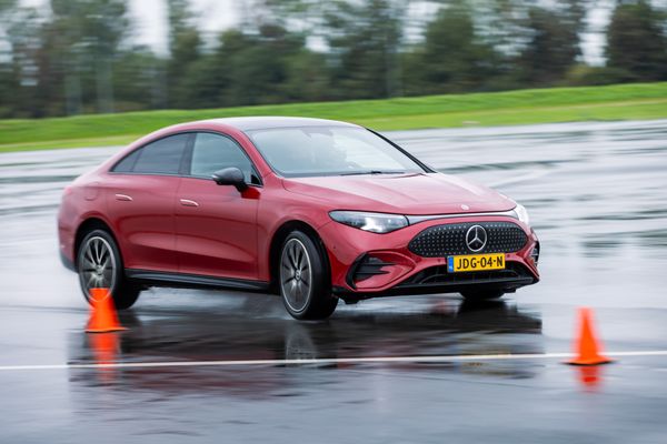 DS 8 vs Mercedes-Benz CLA: wat is de beste premium?