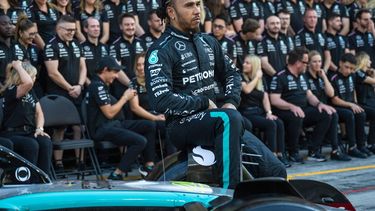 Mercedes' British driver Lewis Hamilton poses for a photo with his team ahead of the Abu Dhabi Formula One Grand Prix at the Yas Marina Circuit in Abu Dhabi on December 5, 2024. 
Andrej ISAKOVIC / AFP