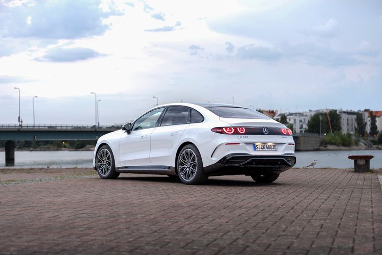 Mercedes-Benz C-klasse C 400 4MATIC review rijtest elektrische auto EV BMW i3 Neue Klasse