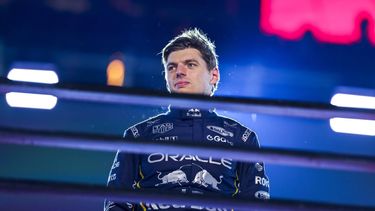 epa12543694 Race winner Red Bull Racing driver Max Verstappen of Netherlands following the Formula One Las Vegas Grand Prix on the Las Vegas Strip Circuit, in Las Vegas, Nevada, USA, 22 November 2025.  EPA/CRISTOBAL HERRERA-ULASHKEVICH