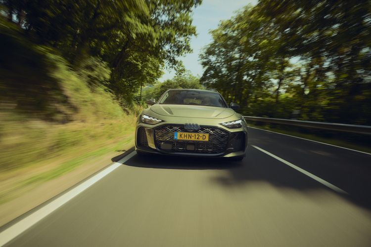Audi RS 5 Avant op snelheid