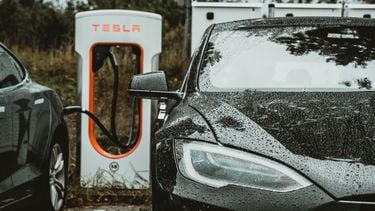 Tesla supercharger, gratis opladen, elektrische auto, Nederland
