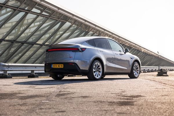 7 zitplaatsen kosten bij de Tesla Model Y 2.500 euro: toch ben je met een groot gezin 16.000 euro meer kwijt