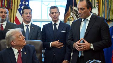 Stellantis-CEO Antonio Filosa in de Oval Office eind 2025.