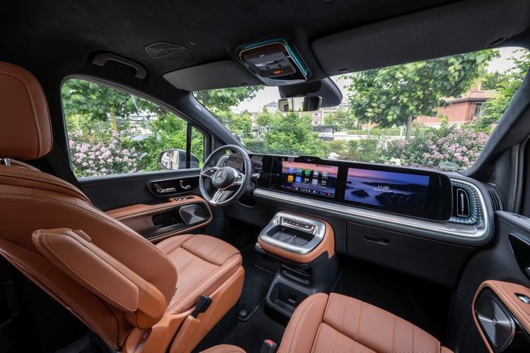 700 km actieradius en krankzinnig zwaar: Mercedes VLE zoekt grenzen B-rijbewijs op