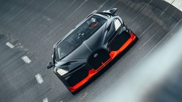 Zo krankzinnig hard er wordt gereden met een Bugatti voor aflevering
