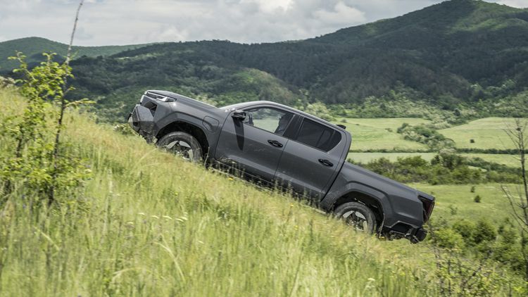 Toyota Hilux BEV