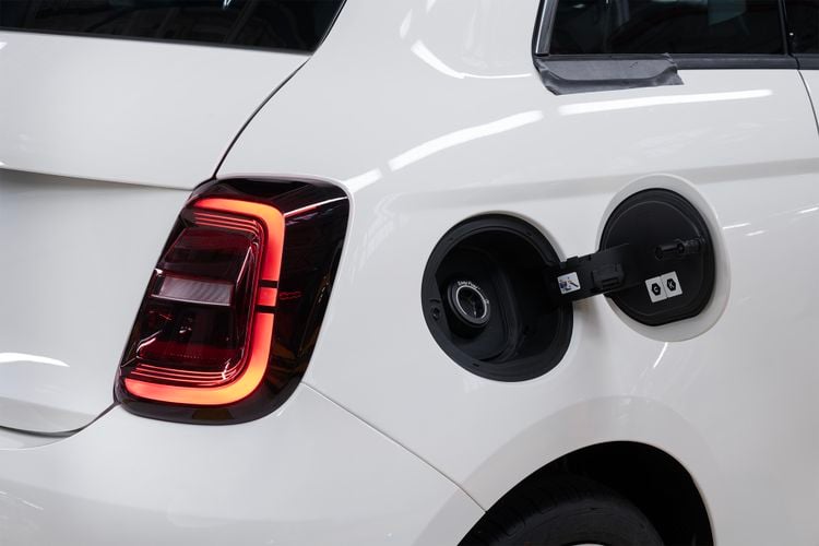 Fiat 500 hybride benzine handbak