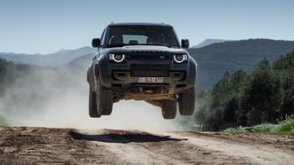 Land Rover Defender Octa offroad 4x4