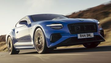Bentley Continental GT S rijdend van voren