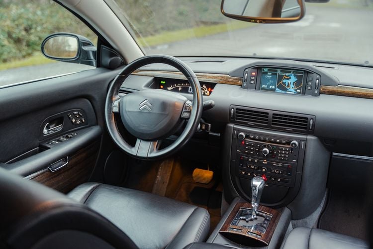 Franse luxe voor een habbekrats: Citroën C6 vs. Renault Vel Satis