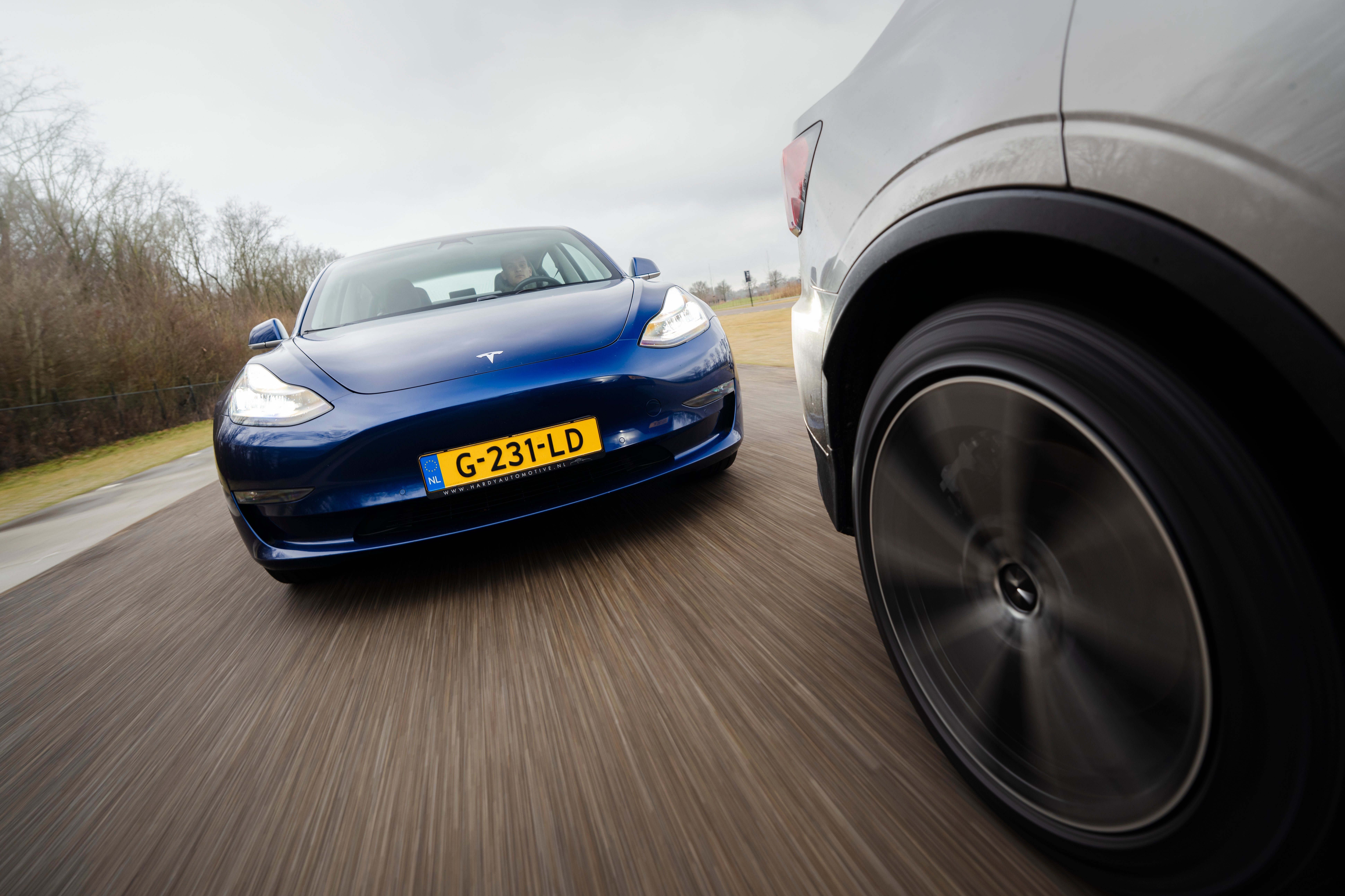 Tesla probeert boze klanten te kalmeren met belofte van uitgekleed Full Self-Driving Lite