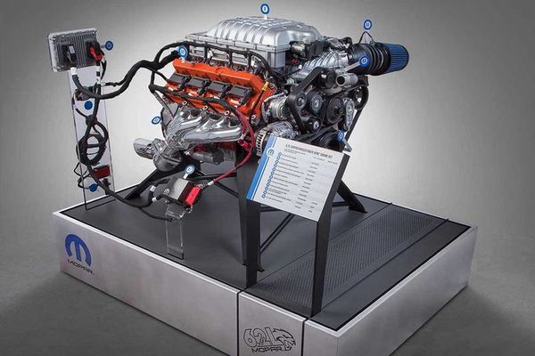 hellcrate-hellcat-crate-engine