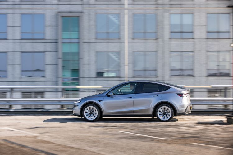 7 zitplaatsen kosten bij de Tesla Model Y 2.500 euro: toch ben je met een groot gezin 16.000 euro meer kwijt