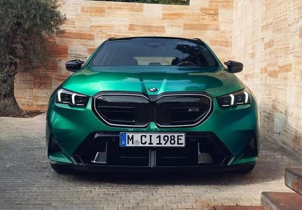 BMW M5 Touring gelekt