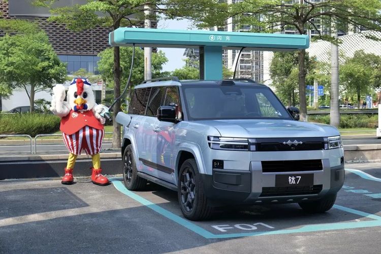 BYD gaat samenwerking aan met KFC: waarom jij in 9 minuten een hele bucket leeg moet eten