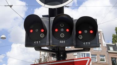 Verkeerslicht negenoon bussen bus lijnbus tram trams