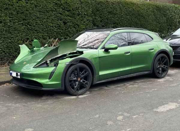 Porsche Taycan auto inbraak diefstal duizenden euro's schade