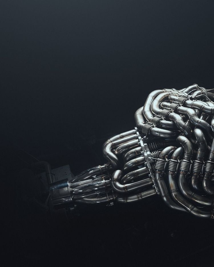 De Tomaso laat een nieuwe 900 pk-V12 zien met onwerkelijk uitlaatsysteem