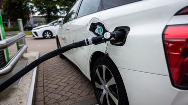 Waterstof tanken waterstofauto waterstofauto's benzine benzineprijs