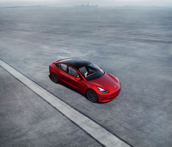 Tesla Model 3, facelift, autobahn, slapend, autopilot