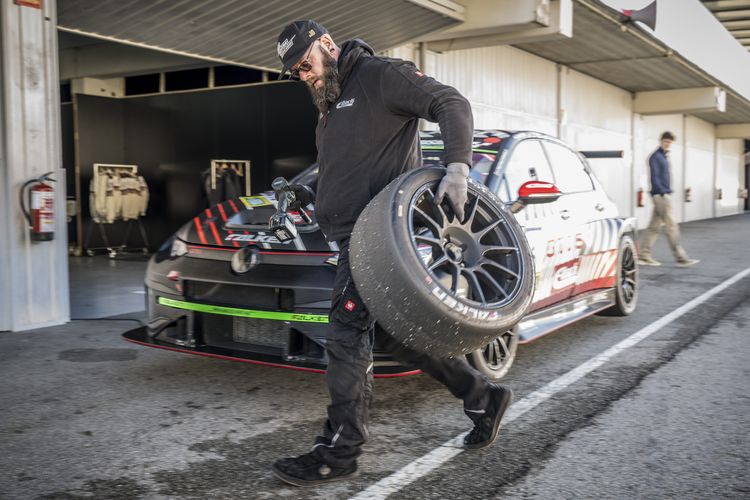 Benjamin Leuchter (38): 