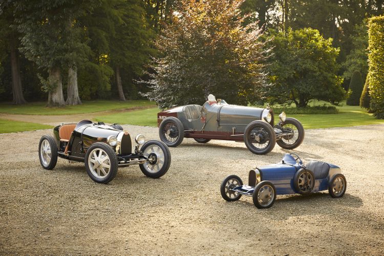 Bugatti Baby II (l), Bugatti Type 35 (m), Bugatti Baby (r)