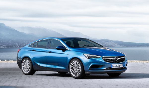 OPEL_Insignia_right