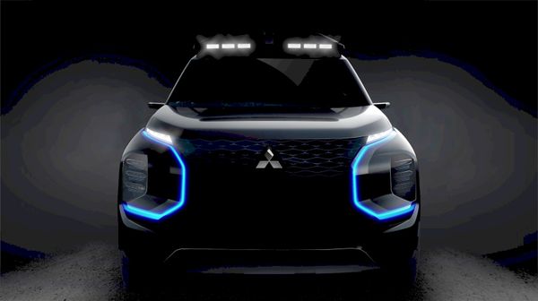 Mitsubishi Engelberg Tourer teaser 2019 verlicht