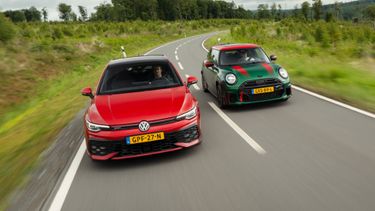 Volkswagen Golf GTI vs. Mini JCW: welke hothatch is de leukste?