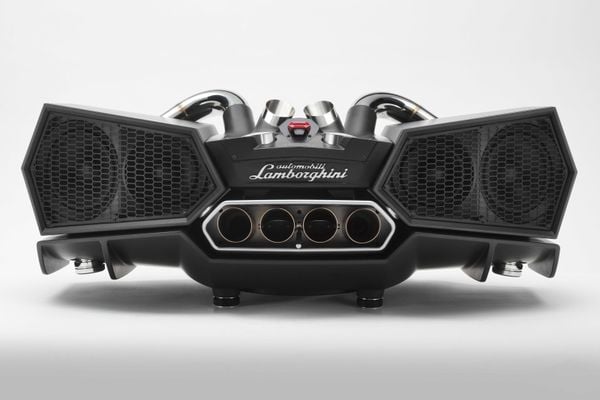 esavox-lamborghini-docking-station-costs-24800-is-made-with-carbon_5