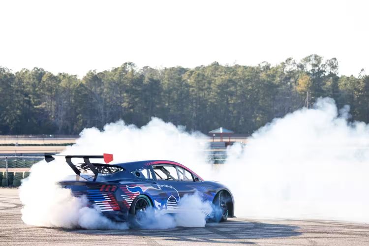 Ford Mustang Mach-E Nascar elektrisch