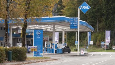 Diesel en benzine in Duitsland 17 cent per liter goedkoper: dit bespaar je op een tank ten opzichte van Nederland