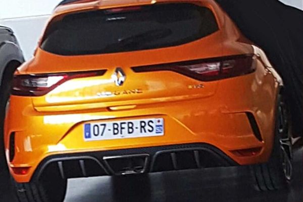 2018-renault-mgane-rs-leaked-image-via-motor1_100605747_l