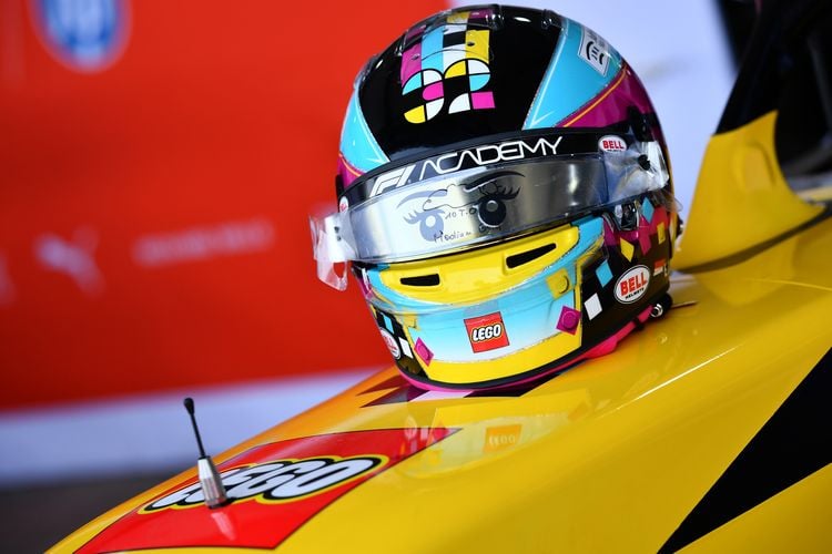 Een kijkje achter de schermen bij de F1 Academy: 20-jarige Esmee rijdt in topklasse voor vrouwen