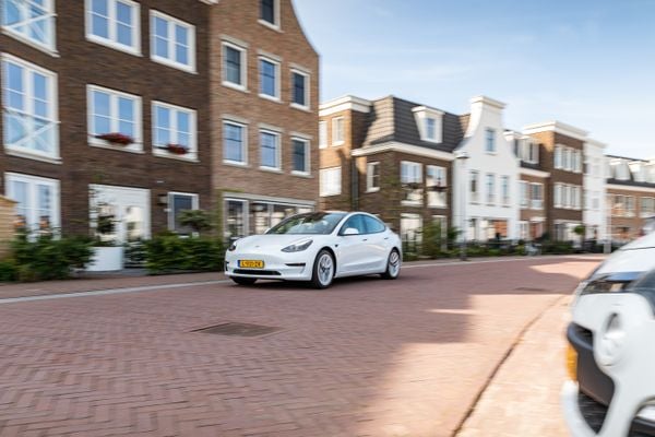 Tesla geheimzinnig over geblokkeerde auto's: let op bij occasions