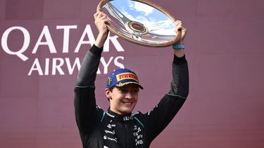 epa12802932 Mercedes-AMG PETRONAS Formula One Team driver George Russell celebrates on the podium after winning the 2026 Australian Grand Prix at Albert Park Circuit in Melbourne, Australia, 08 March 2026.  EPA/JOEL CARRETT EDITORIAL USE ONLY AUSTRALIA AND NEW ZEALAND OUT