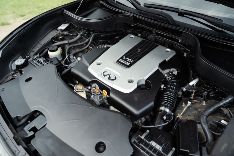 V6 Infiniti