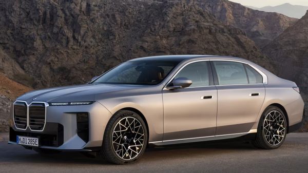 BMW i7