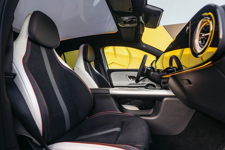 Mercedes-Benz GLA AI spraakassistent EV hybride