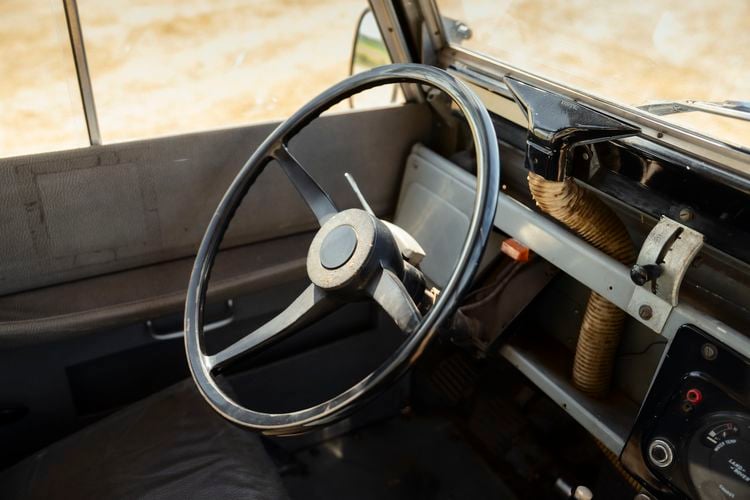 Eelco heeft een vergeten Land Rover uit 1969: 