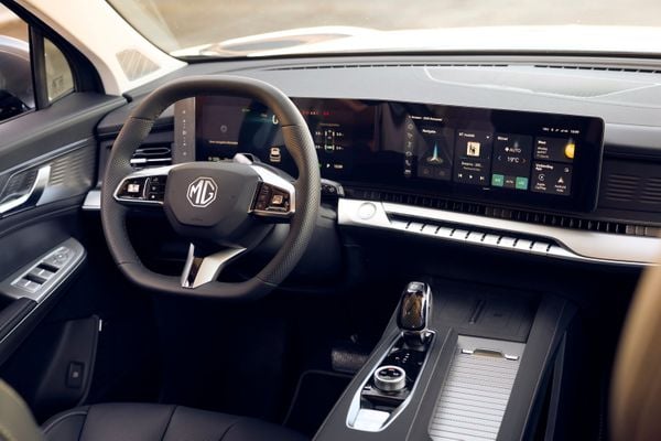Cockpit van de MG S9 PHEV