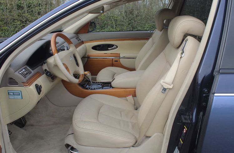 Met goedkoopste Maybach rijd je zo langs NAVO-blokkades