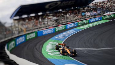 ZANDVOORT - Oscar Piastri (McLaren) tijdens de tweede vrije training, voorafgaand aan de F1 Grand Prix van Nederland op het Circuit van Zandvoort. ANP SEM VAN DER WAL ** Foto gemaakt met tilt-shift lens **