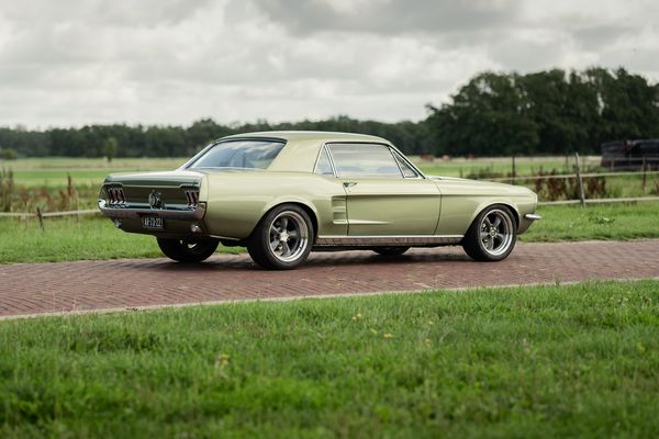 De Ford Mustang van Jeroen lijkt origineel, maar schijn bedriegt