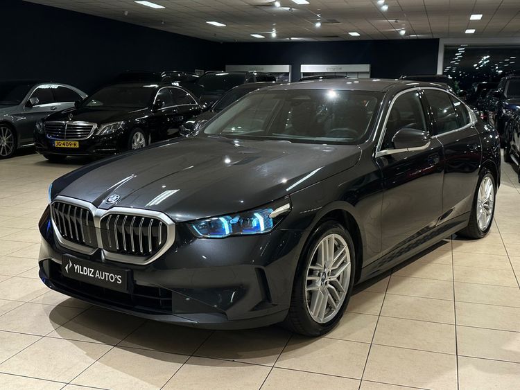 BMW i5-occasion is één jaar oud en heeft meer dan 280.000 kilometer gereden: dit kost hij nu