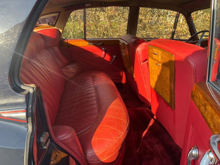 Deze Europese occasion was de eerste auto van Donald Trump