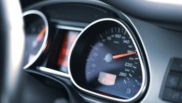 17-jarige rijdt 164 km/h en raakt rijbewijs 48 na halen kwijt