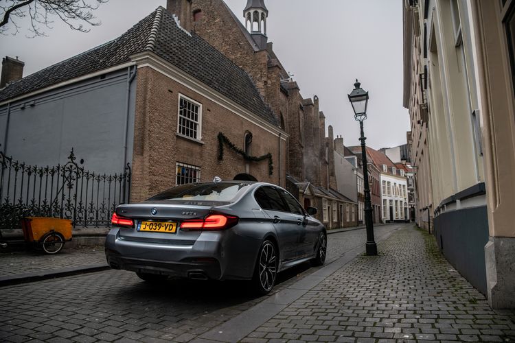 BMW Hybrid phev plugin hybride stad laadpaal bmw points